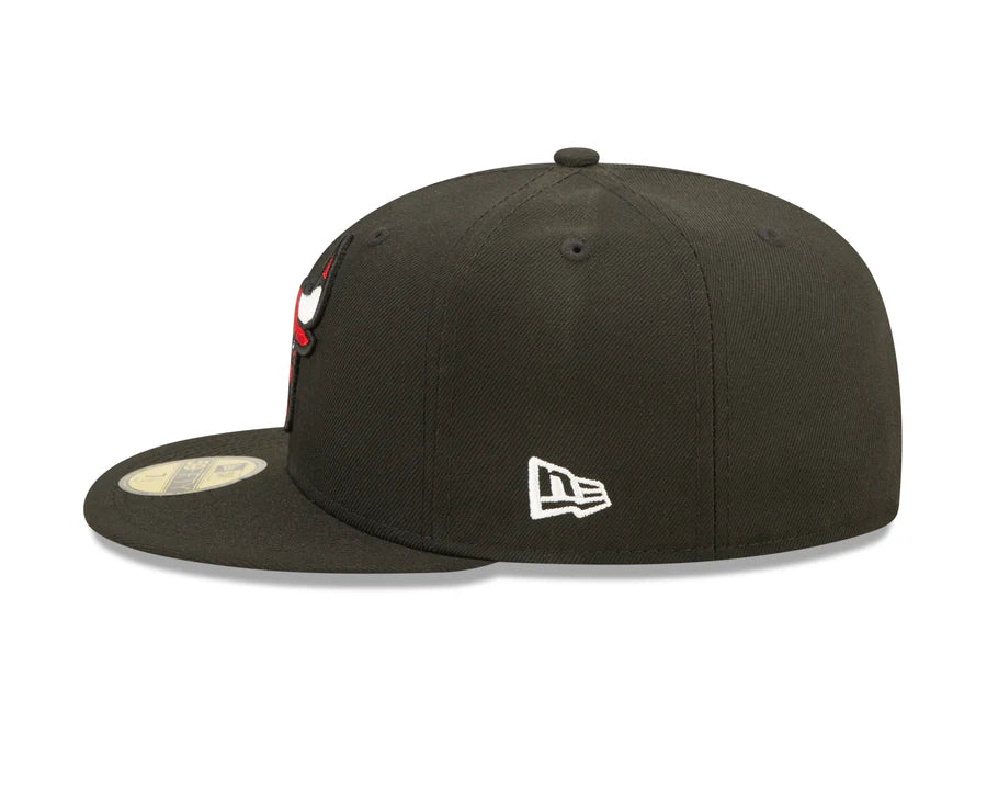 FITTED HAT