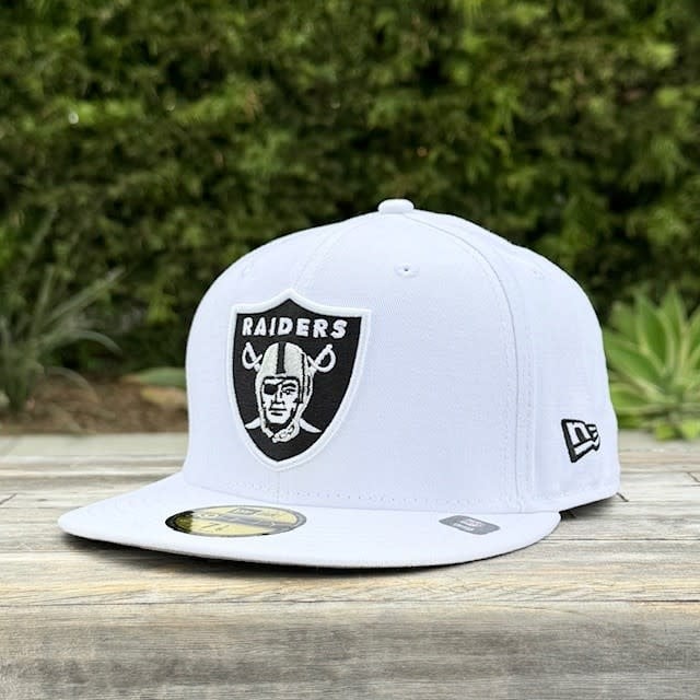 FITTED HAT