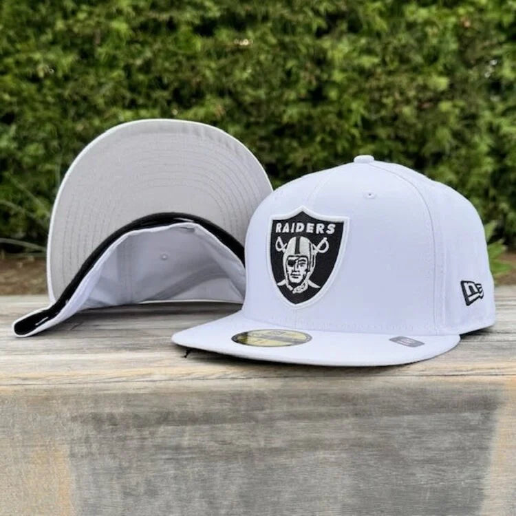 FITTED HAT